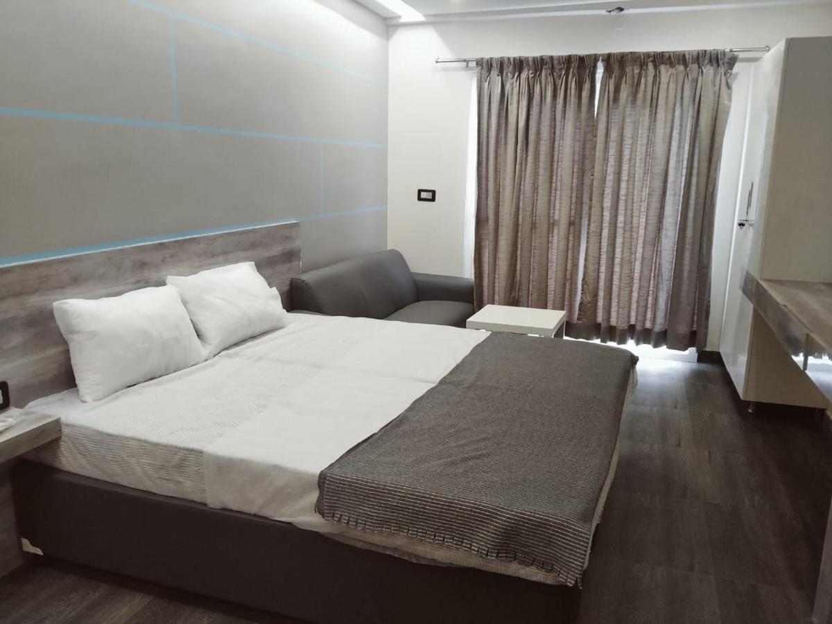 Restel Studio Flats Haiderabad Buitenkant foto